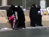 Imagen que muestra una brutal pelea entre cinco mujeres en Riad (Arabia Saud&iacute;).