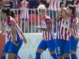 Las jugadoras del Atl&eacute;tico de Madrid celebran el primer gol de su equipo ante la Real Sociedad en el &uacute;ltimo partido de la Liga Iberdrola de f&uacute;tbol femenino.