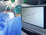 Dos cirujanos durante una operación.