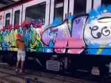 Grafiti en un vagón del metro de Barcelona.