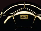 El trofeo del Balón de Oro, que entrega 'France Football'.