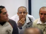Rachid Aglif, Rafá Zouhier y Abdelilah El Fadoual (izda-dcha), en el juicio por los atentados del 11-M, en 2007.