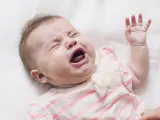 Un bebé llorando.