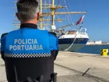 Granada.- Puertos.- Dotan de chalecos antibalas a los agentes de la Policía Portuaria en Motril