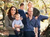 Kate Middleton y el príncipe Guillermo, junto a sus hijos, en Norfolk (Reino Unido).