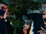 J Balvin y Bad Bunny en el videoclip de su nuevo single.