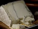 Una foto de archivo de queso humbdolt.