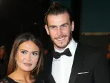 El futbolista galés del Real Madrid, Gareth Bale, junto a su pareja, Emma Rhys-Jones.