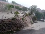 <p>Captura de video de la fuerte tormenta, acompañada de granizo que está cayendo en Rivas Vaciamadrid, provocando inundaciones en las calles. </p>