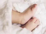 Imagen de los pies de un recién nacido.