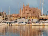 Catedral y puerto de Palma de Mallorca.
