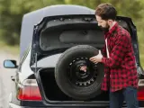 Si la rodadura de la goma de la rueda es inferior a 1,6 milímetros, el neumático está desgatado.