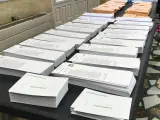 Mesa con papeletas en un colegio electoral