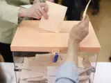 Urna para votar en las elecciones generales.