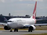 Un Boeing 737-800 de la aerolínea australiana Qantas, en el aeropuerto de Sídney, en una imagen de archivo.