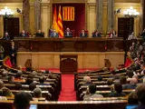 Vista del hemiciclo del Parlament de Catalunya, presidido por Roger Torrent, el mismo día en el que JxCat, ERC y la CUP vetan la candidatura del líder del PSC, Miquel Iceta, de senador por designación autonómica.