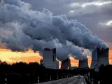La planta de energía de carbón de Boxberg (Alemania), expulsando vapor de agua.