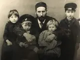 Ram&oacute;n y Cajal, junto a cuatro de sus hijos