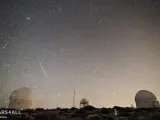 Imagen de archivo de la lluvia de meteoros de las Cuadrántidas desde el Observatorio del Teide.