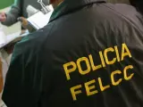 Un agente de la Fuerza Especial de Lucha Contra el Crimen de la Policía Boliviana, en una imagen de archivo.