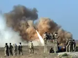 Imagen de archivo que muestra el lanzamiento de un misil por parte de la Guardia Revolucionaria iraní.