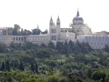 Zonas verdes de Madrid, árboles, jardines, Catedral de la Almudena y Palacio Rea