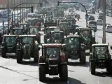Miles de tractores protestan en Valencia para denunciar su "situación límite".