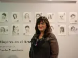 La artista Concha Mayordomo, en su exposici&oacute;n.