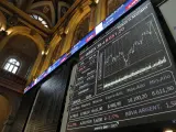 Vista del panel del Ibex 35 en el parqu&eacute; de la Bolsa de Madrid.