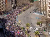Unas 15.000 personas, según organizadores, han secundado la protesta del 8M en Palma de Mallorca.
