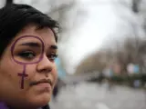 Una joven durante la manifestaci&oacute;n feminista del 8 de marzo en Madrid.