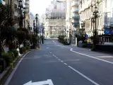 Las calles del centro de Vigo permanecen desiertas tras la alerta sanitaria nacional para evitar la propagación del coronavirus.