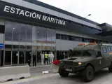 Efectivos de la Unidad Militar de Emergencias, UME realizan tareas de limpieza y desinfección en la Estación Marítima del puerto de Málaga a causa de la pandemia al brote del nuevo coronavirus (COVID-19). En Málaga,  a 17 de marzo de 2020.