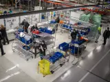Operarios trabajan en la cadena de producción y montaje del proyecto de respiradores de SEAT para los contagiados por coronavirus en las instalaciones de SEAT de Martorell, en Martorell/Barcelona/Catalunya (España) a 7 de abril de 2020.