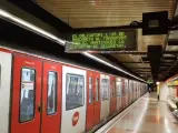 La estación de Verdaguer de la L4 del Metro de Barcelona durante el estado de alarma por el coronavirus