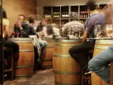 En muchos bares de España hay una auténtica lucha por hacerse un sitio en su barra, pero esto es algo que va a desaparecer, al menos a corto plazo, porque los locales van a tener que controlar sus aforos.