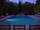 Ahora que llega el verano seguro que Justin Bieber hace mucho uso de la piscina, que gracias a su iluminaci&oacute;n, puede ser disfrutada de noche.