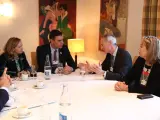 Reunión de Sánchez con el presidente de la alianza global Renault Nissan Mitsubishi, Jean-Dominique Senard, en Davos, en enero de 2020.