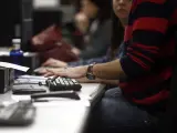 Gente trabajando, ordenador, ordenadores