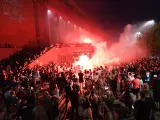 Aficionados del Liverpool celebran en Anfield la Premier conquistada