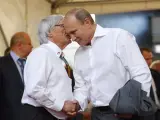 Bernie Ecclestone saluda a Vladimir Putin durante un GP de Rusia
