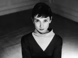 Actriz, , Emmy: Gardens of the World With Audrey Hepburn (1993), , Grammy: Audrey Hepburn's Enchanted Tales (1994), , Oscar: Mejor actriz protagonista por Vacaciones en Roma (1953), , Tony: Mejor actriz dramática por Ondine (1954)