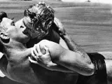 'De aqu&iacute; a la eternidad': el beso entre las olas que cambi&oacute; para siempre a Deborah Kerr