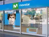 Tienda de Movistar en la calle General Perón (Madrid) con las medidas de protección contra el Covid