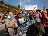 Protestas en Lesbos tras el incendio que destroz&oacute; el campamento de Moria.