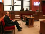 El presidente de la Generalitat, Quim Torra, durante su primer juicio en el TSJC por presunta desobediencia, el 18 de noviembre de 2019.