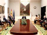 El rey Felipe durante su visita a la sede del Tribunal de Cuentas ayer en Madrid, en la que estuvo presente el ministro de Justicia, Juan Carlos Campo.