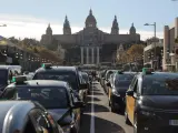 Marcha lenta de taxis en Plaza Espa&ntilde;a