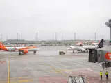 Los dos primeros aviones que han aterrizado en el nuevo aeropuerto de Berlín.