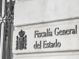 Cartel en la fachada del edificio de la Fiscal&iacute;a General del Estado